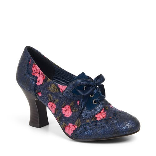 Tights with blue shoes?