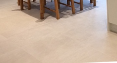 Can't figure out kitchen floor colour