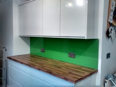 if you have white gloss kitchen units what colour worktop, floor and walls do you have?