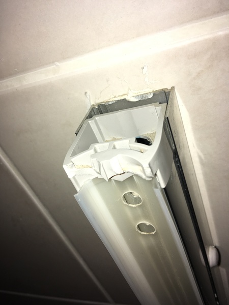 Can anyone tell me where to find this replacement bath screen hinge?