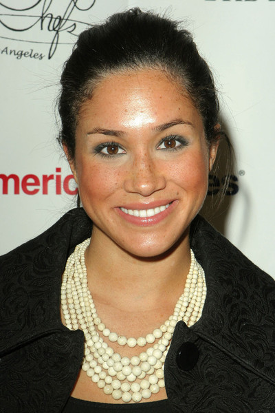 Am I the only person who thinks that Meghan looks a lot like Pippa?