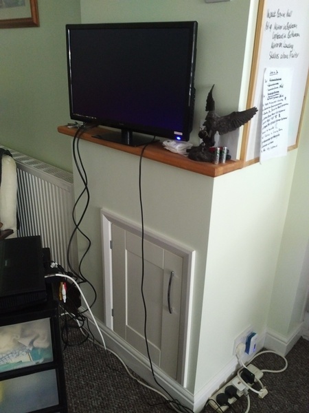 I need help designing/making a cupboard/Media centre thingie