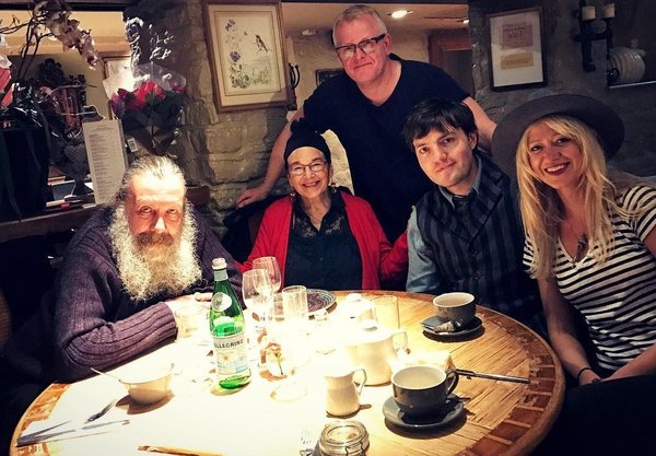 Swagger Inn 151: The One Where Wenches Are Blindfolded And Don’t Use Their Hands ..... Practising Bobbing For Apples Of Course <ahem>