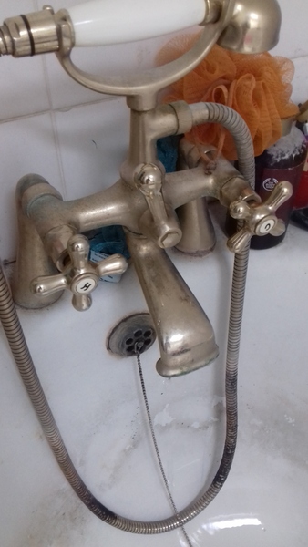 Bastard bathroom tap, any ideas?
