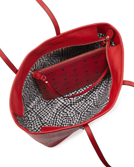 Dear Handbag manufacturers, put a zip along the top!