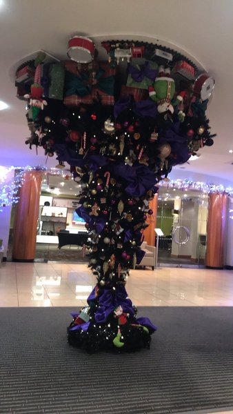 Upside Down Christmas Trees - is this a Thing?