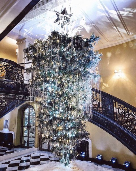 Upside Down Christmas Trees - is this a Thing?