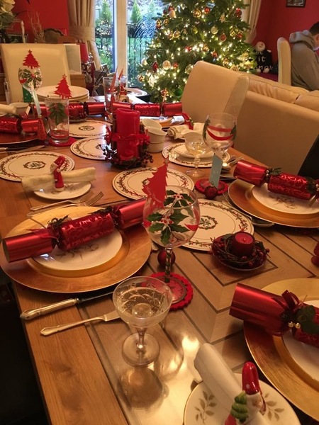 How do you decorate your table if you want to have food in the middle of the table to serve from?