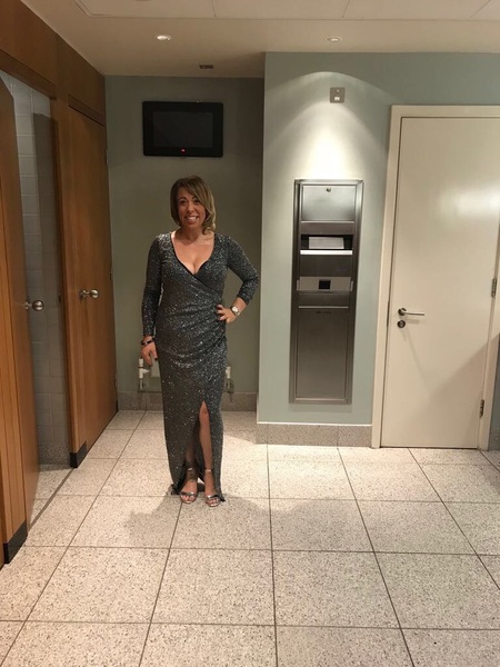 Help me look amazing in this dress