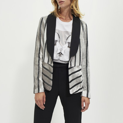 I've just got back from five days in Le Marais, and I've decided I want become Parisian, s'il vous plait.