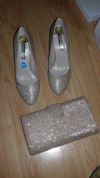 I have the shoes, bag and trousers. Now what top!