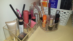 How do you store / keep your make up?