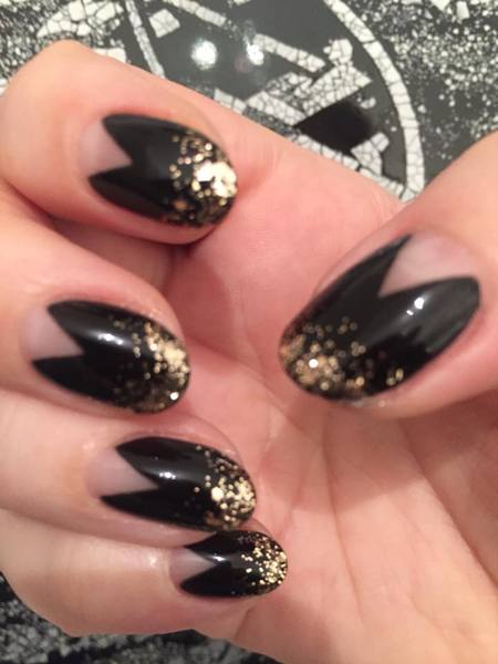 What colour Christmas nails?