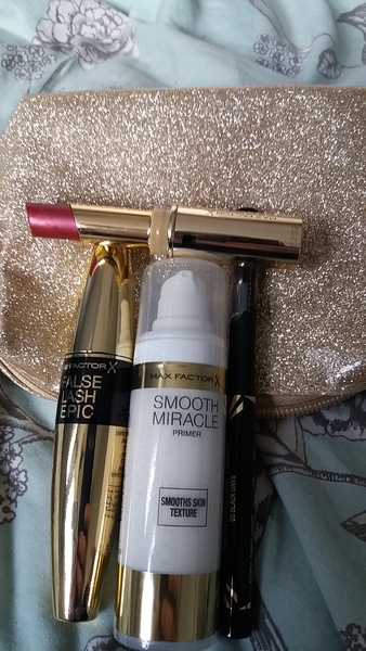 Max Factor freebies with £15 spend in Boots