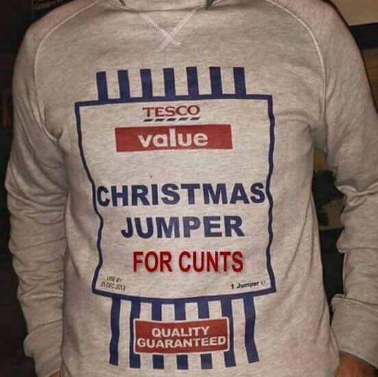 Aibu to buy my boss the crappiest pressie I can find?