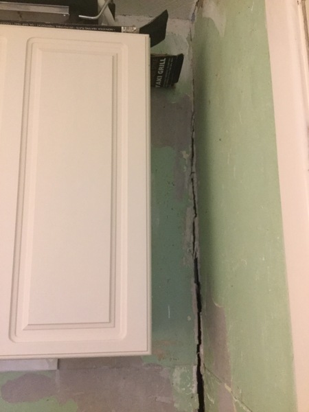 help! Look at my crack!