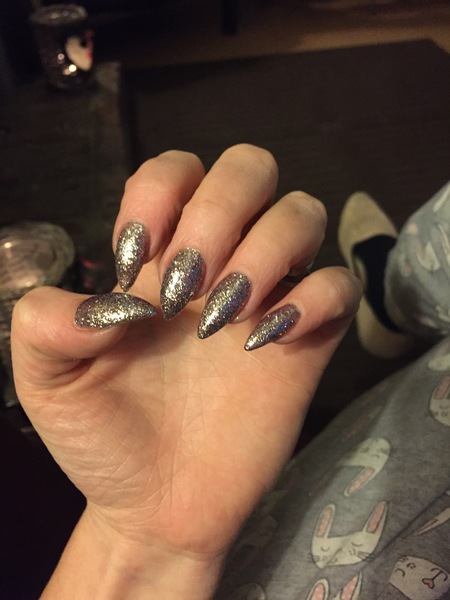 No aibu but let's see your Christmas nails