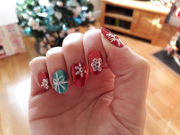 No aibu but let's see your Christmas nails