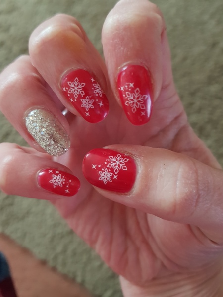No aibu but let's see your Christmas nails