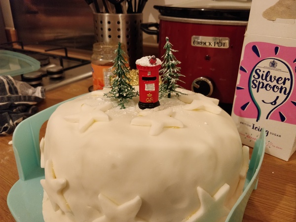 What is the difference between snowmen and snow women? Snowballs! It’s countdown to Christmas thread 5!