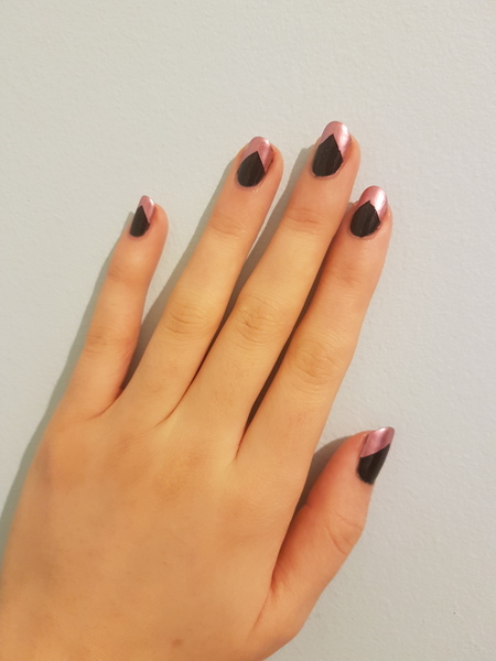 No aibu but let's see your Christmas nails