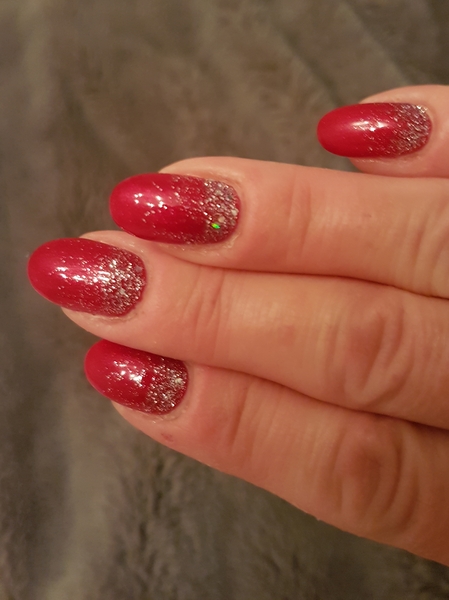 What colour Christmas nails?