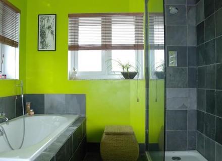Help me tart up awful bathroom (pics included)