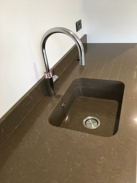 Black granite/quartz worktops - MN jury - are they now dated?