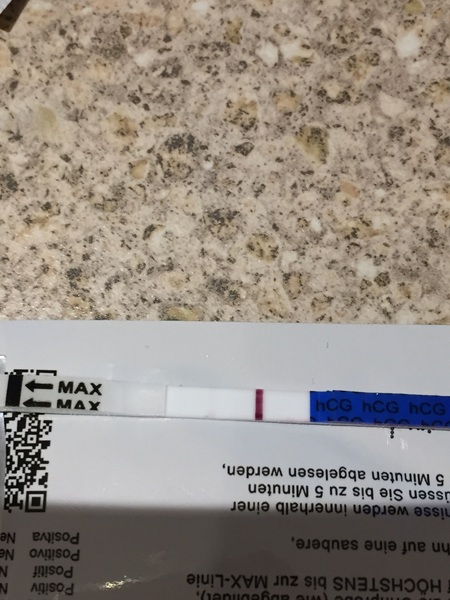 Can someone else look at this and tell me if there's a line?