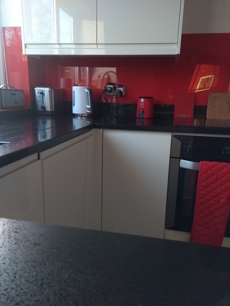 Black granite/quartz worktops - MN jury - are they now dated?