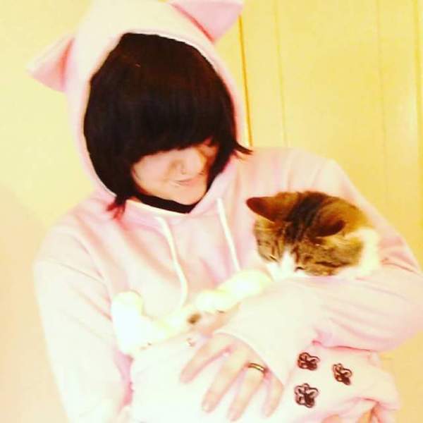 AIBU to think my cat is the cutest?