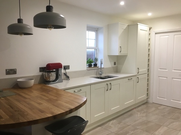 Black granite/quartz worktops - MN jury - are they now dated?