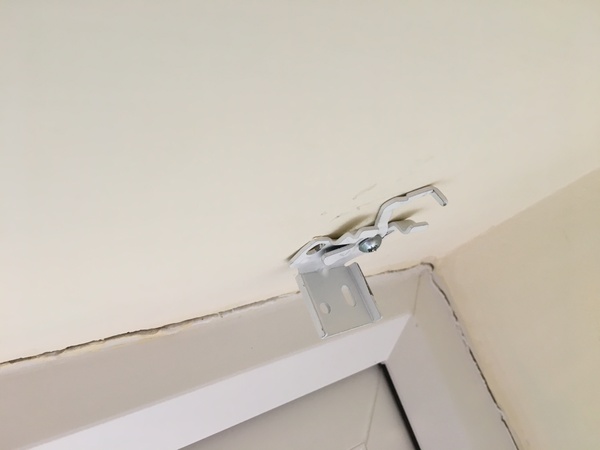 How do I take this blind down please?