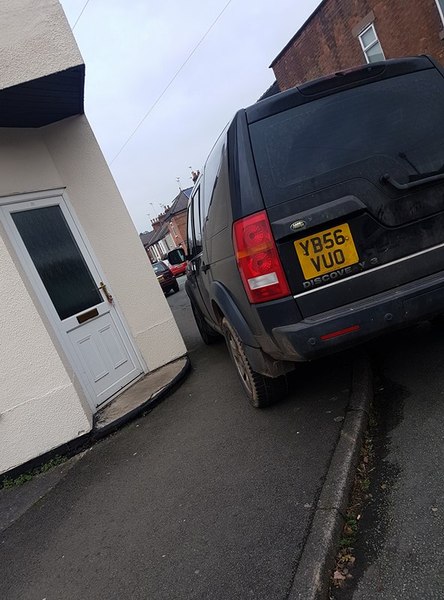 I know I'm not being unreasonable about this parking!!! (with diagram)