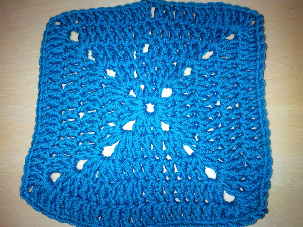 Woolly Hugs. A blanket for Iwant2move, crafters and donors we need your help.