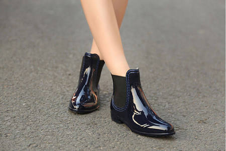 Snow boots/wellies for the enormous of calf