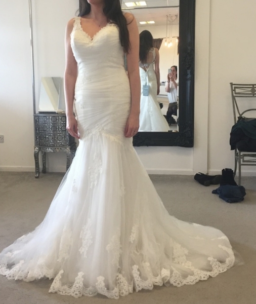 Small wedding, big dress(es). Odd?