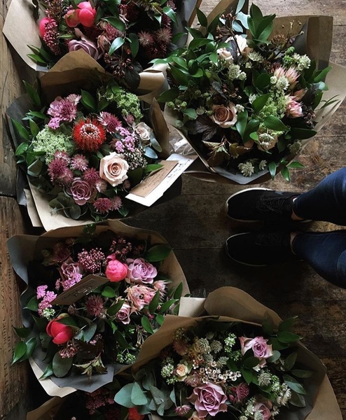 Valentines gift or ideas for 50 year old woman in new relationship?  Please help a useless bloke!