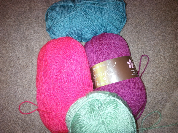 Woolly Hugs. Snugs for Looked After Children and Young People