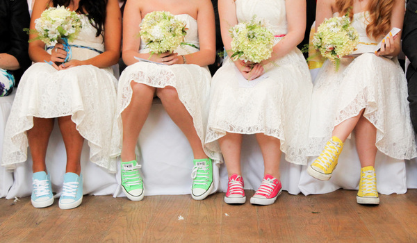 To tell friend/bride her choice in shoes is terrible