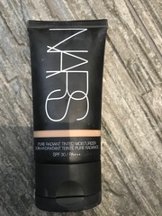 🐌 Fantastic Skincare: The One Where Sallie Swallows Dermaplaned a Lion Named Fabio