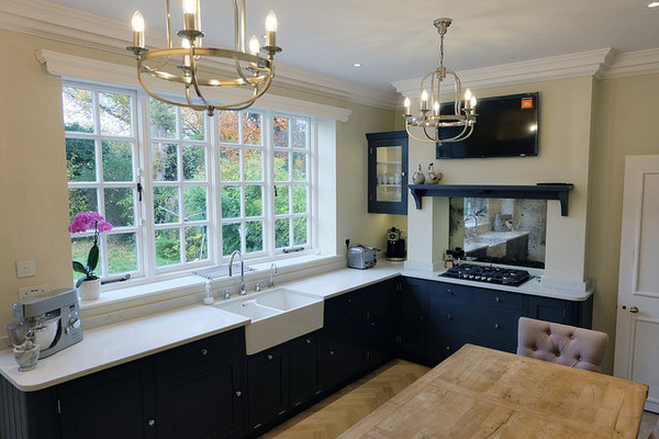 Matt-black & wood kitchen - anyone have one / planning one?