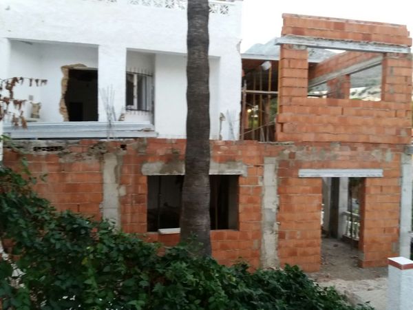 Neighbour's noisy renovations (slight rant warning)