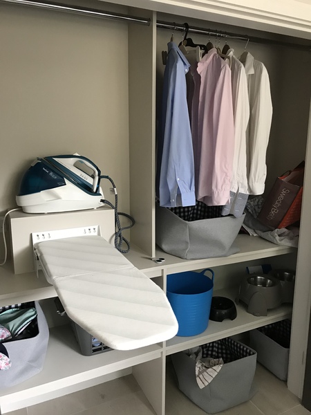 Help me lay out this boot-room / laundry....