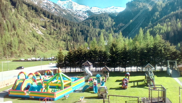 Innsbruck or Salzburg for 4 nights?