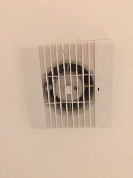 Does anyone have the bathroom extractor fan that never switches off if the light is on?