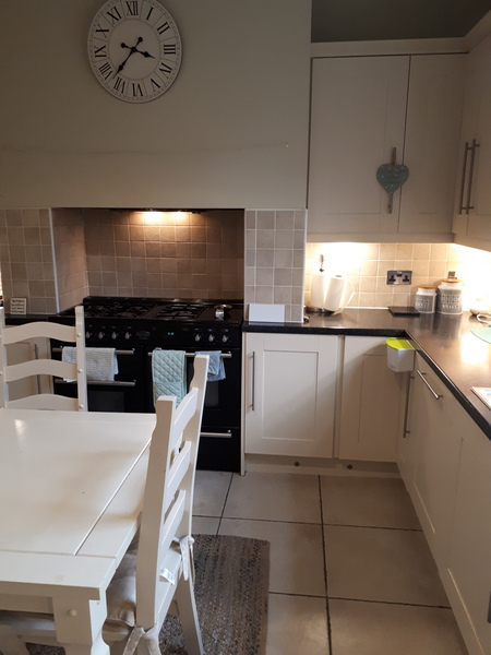 Pale wood effect porcelain floor with wood (effect) worktops? With pic