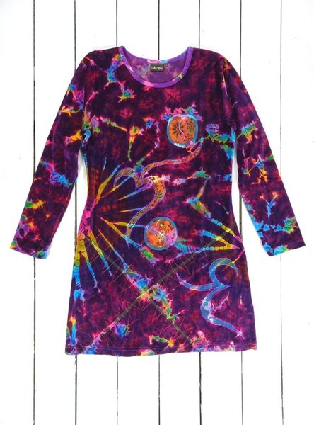'Funky not feminine' - can anyone help dd dress for prom . . .?