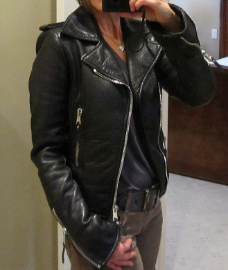 Does the moto size of leather jacket look dated/ageing?