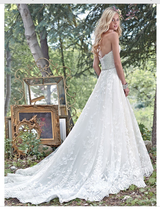 Wibu to buy this dress even if I know it won't fit me (yet!)?